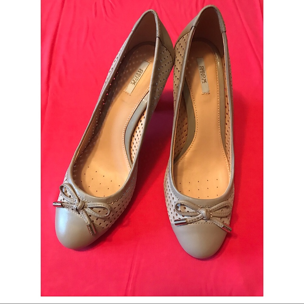 Beautiful lite grey breathable shoes